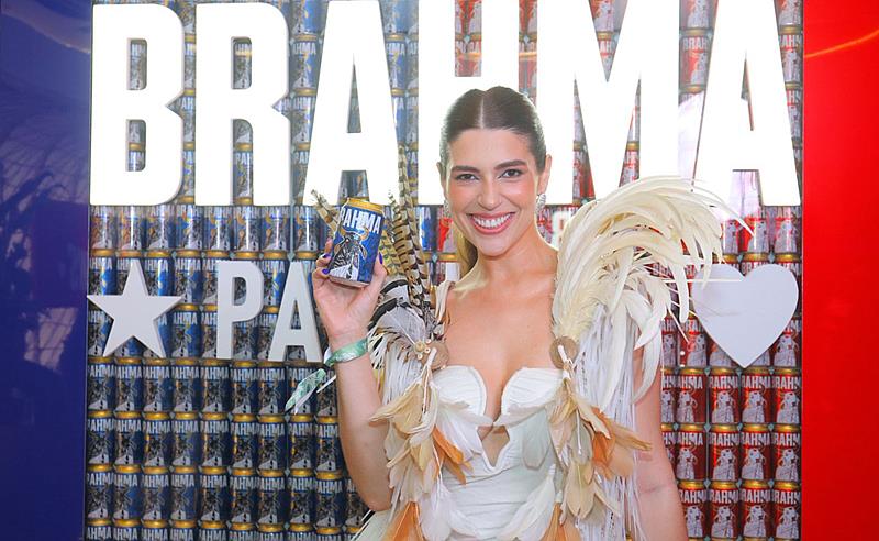 Vivian Amorim prestigia a primeira noite do Camarote Brahma em Parintins