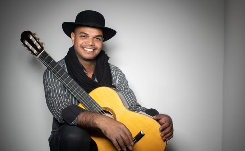 Marcel Powell recebe Agustina Britos no show “Encontro”, no Blue Note Rio