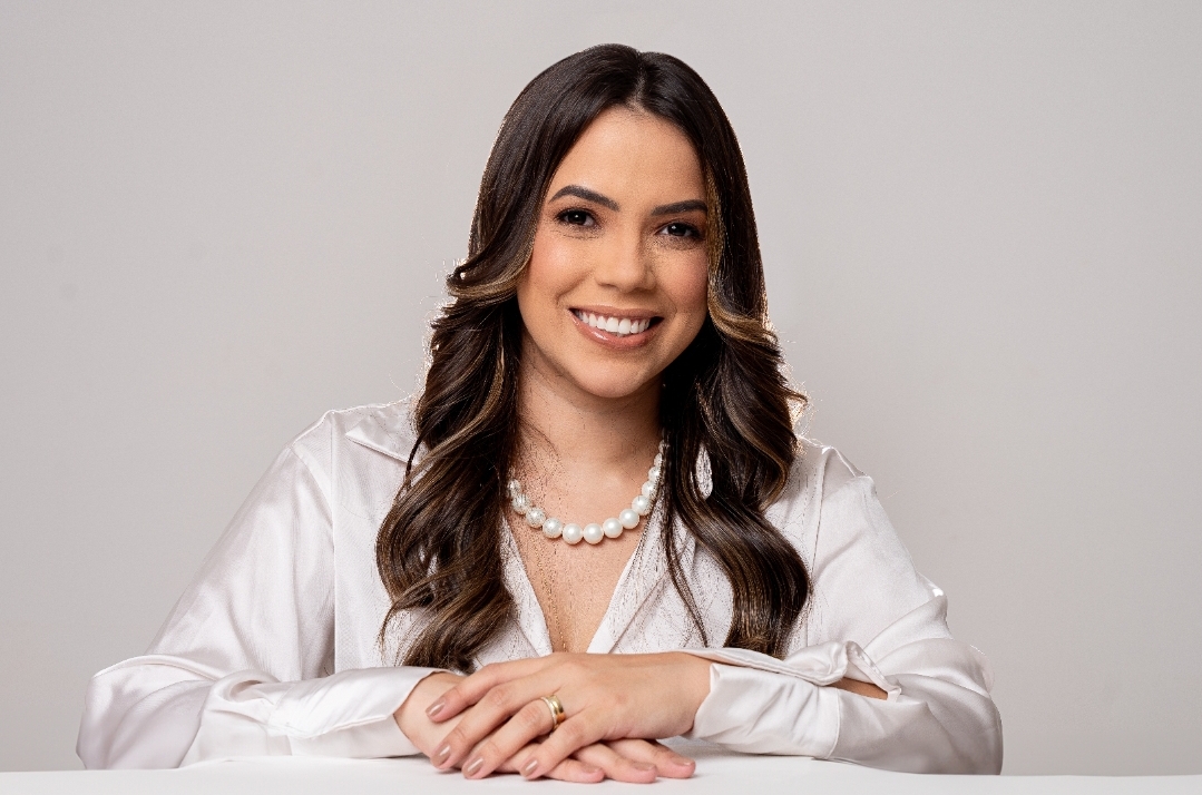 A voz que transforma: Como Brena Câmara uniu direito e comunicação para empoderar mulheres e destravar potencialidades