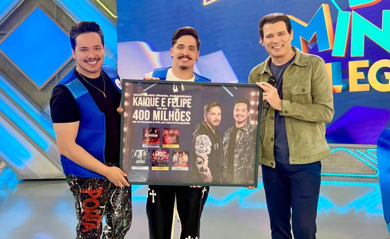 Kaique e Felipe são surpreendidos ao vivo no palco do Domingo Legal, consolidando sua força no sertanejo