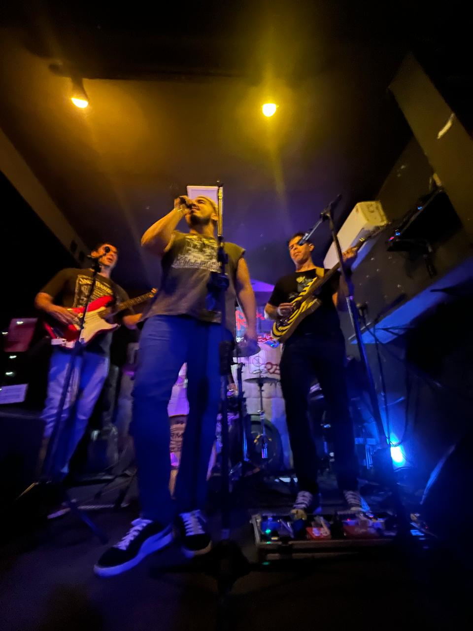 Garagem Retrô conta a história do rock em show neste sábado