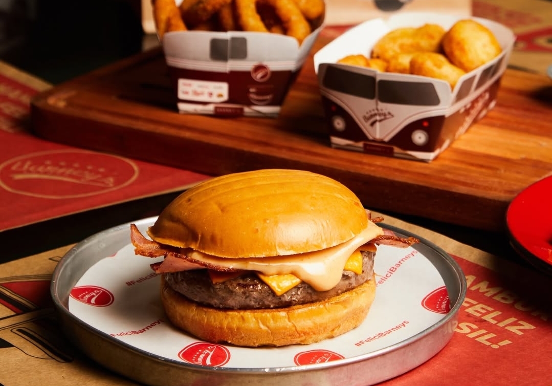 Carnaval de Sabores: Barney’s Burger e Estela Pizza entram no clima da folia em Fortaleza