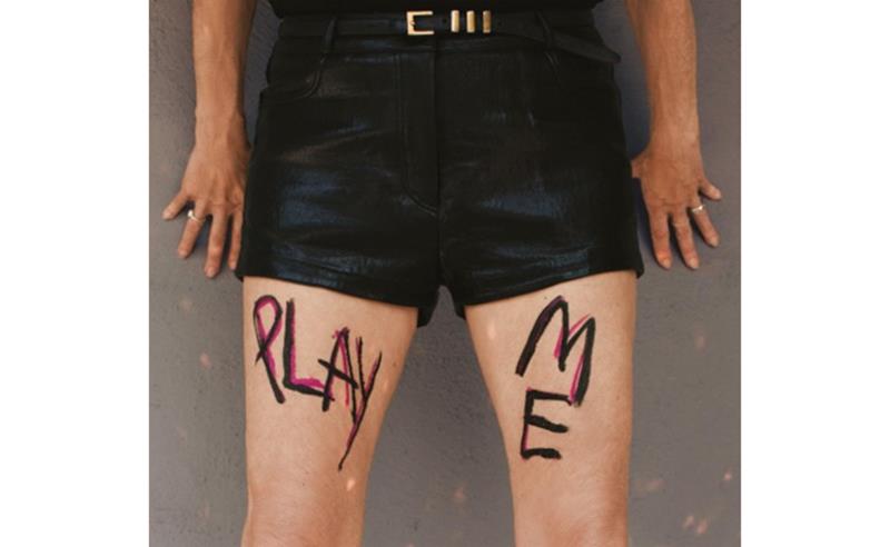 Kim Gordon lança seu novo álbum, Play Me