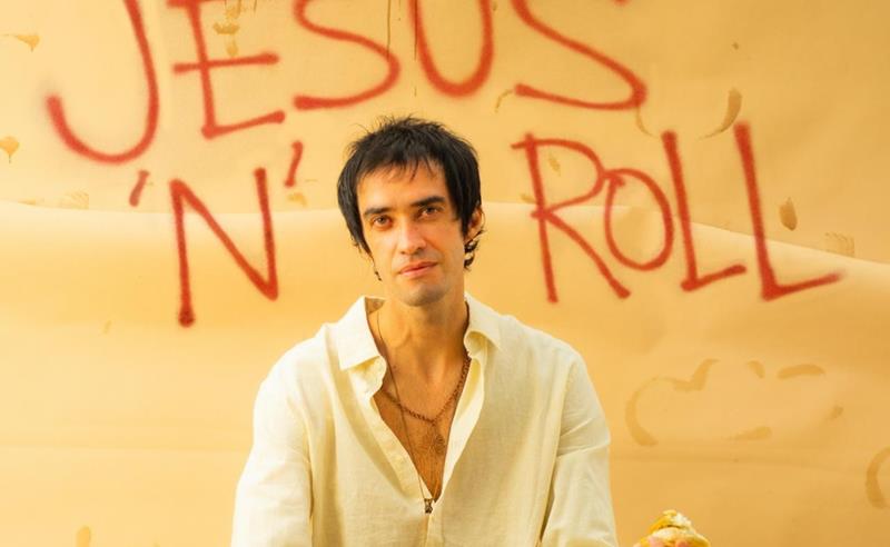 Guirroh lança “Faça de Mim”, o primeiro single de seu novo álbum, “Jesus ‘n’ Roll”