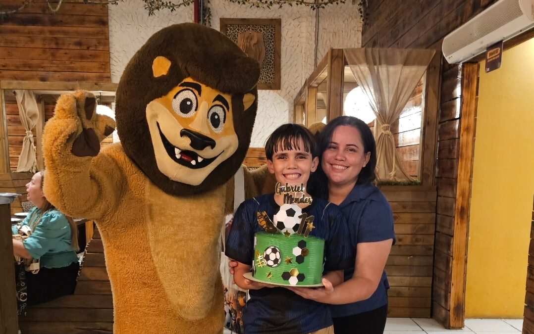 Gabriel Mendes celebra 11 anos em festa temática no restaurante Mundo Animal, em Fortaleza