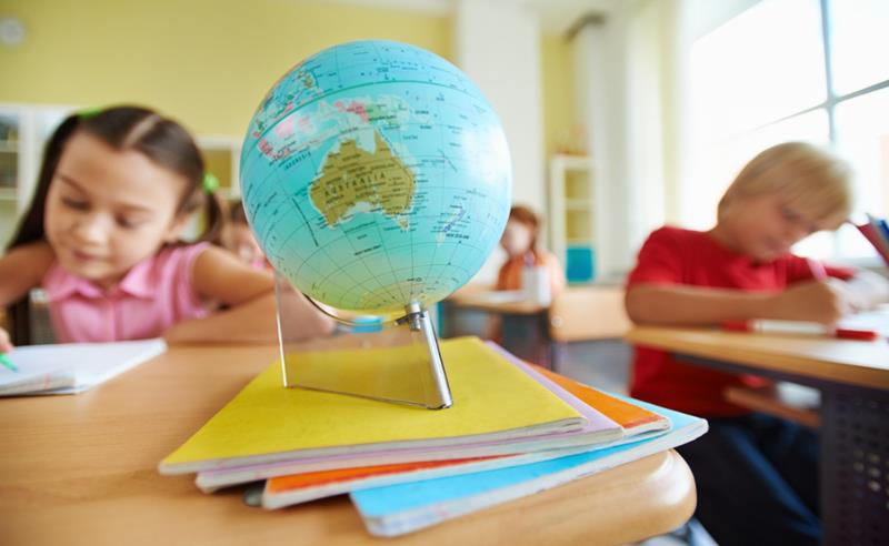 Mitos e verdades sobre educação bilíngue na infância: especialistas esclarecem principais dúvidas das famílias