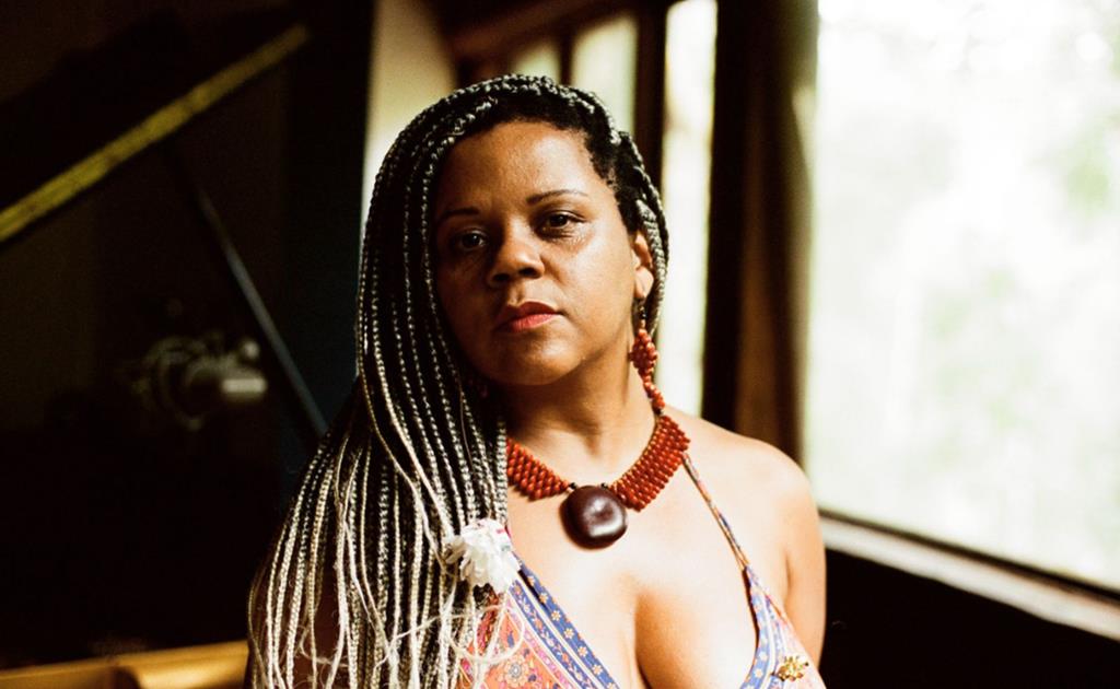 Dona de uma das vozes mais marcantes da música brasileira contemporânea, Ilessi é a convidada da ocupação artística no Porongo
