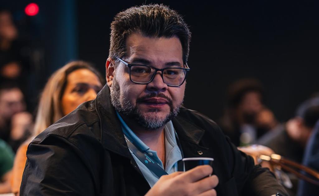 Analista financeiro de Brasília é reconhecido em evento nacional após alcançar R$ 250 mil em faturamento em seis meses