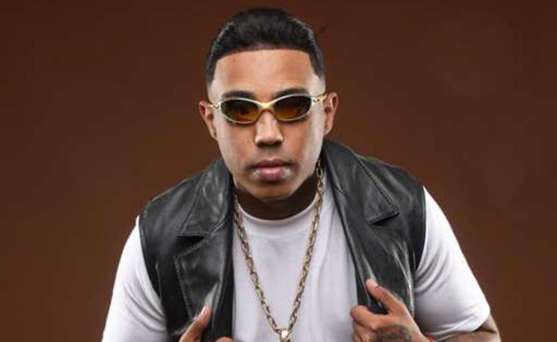 MC DR viraliza nas redes ao transformar a raiz do funk em espetáculo com o Coral das Quebradas