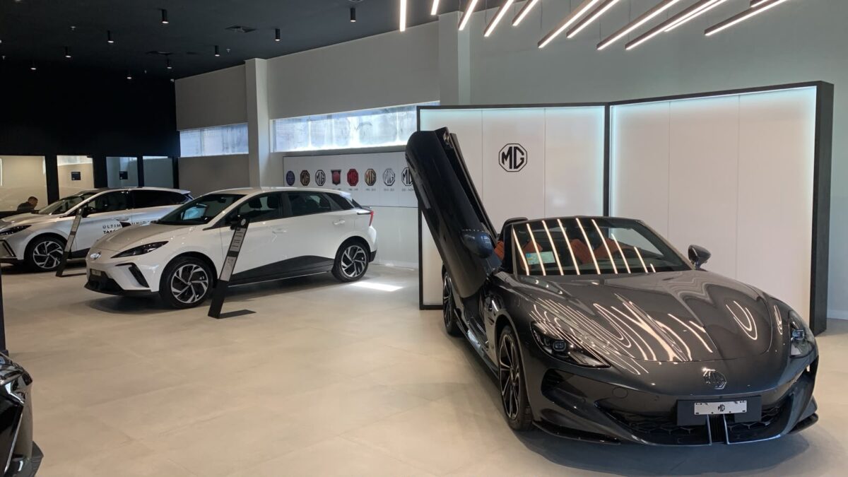Grupo Indiana inaugura concessionária MG Inglaterra em Salvador e lança o novo MG4 Urban