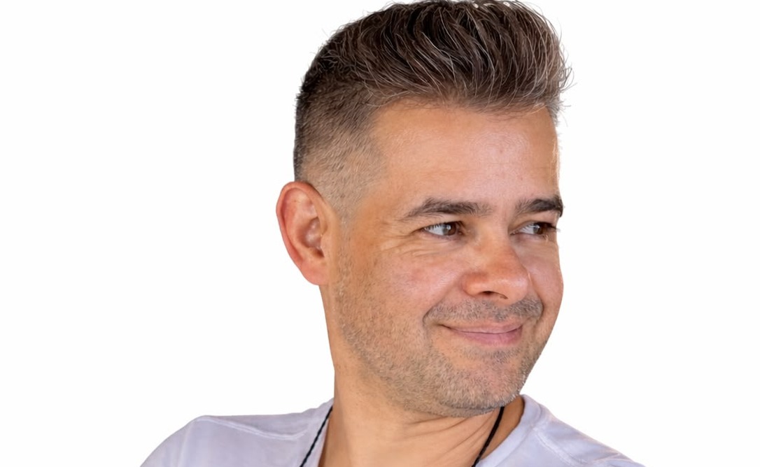 Com quase duas décadas de estrada, Anderson Marks renova repertório e aposta em novos lançamentos no sertanejo