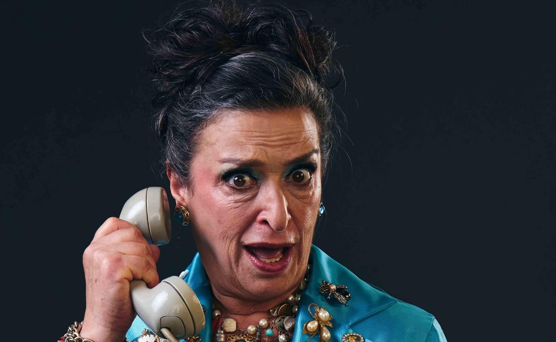 Devido ao imenso sucesso, “Dora”, com Grace Gianoukas, prorroga temporada no Teatro dos Quatro até 7 de setembro