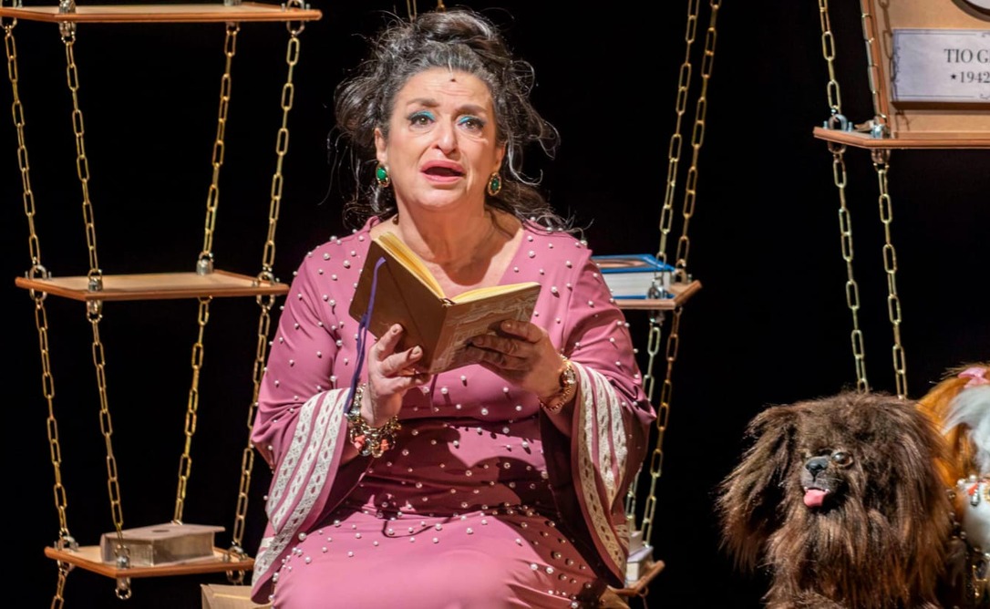 Grace Gianoukas desembarca em Brasília com seu novo espetáculo, “Dora”, no Teatro Royal Tulip
