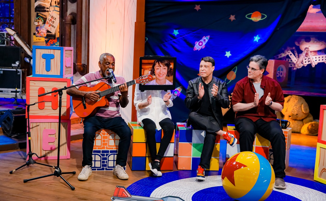 Guilherme Briggs, Marco Ribeiro, Mabel Cezar e Zé da Viola celebram o Dia das Crianças no The Noite desta segunda (12)