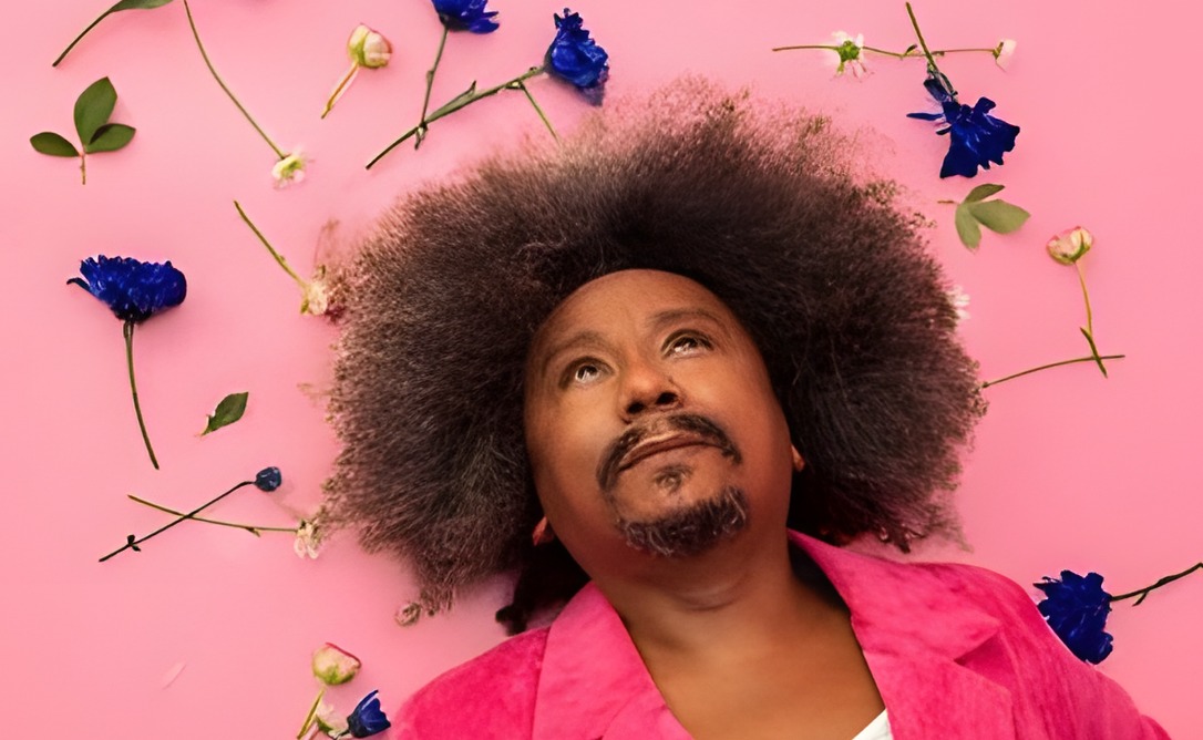 Chico César celebra a carreira com show da turnê “Vestido de amor” na Série Petrobras